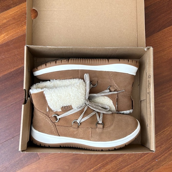 UGG Women's Lakeside Heritage Lace Boots in Chestnut Color- Size 7.5 - Picture 6 of 11